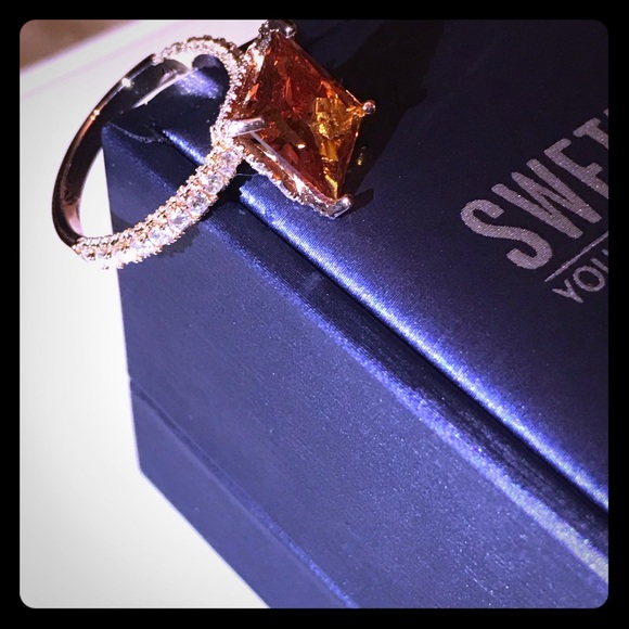 ring - Picture 1 of 4
